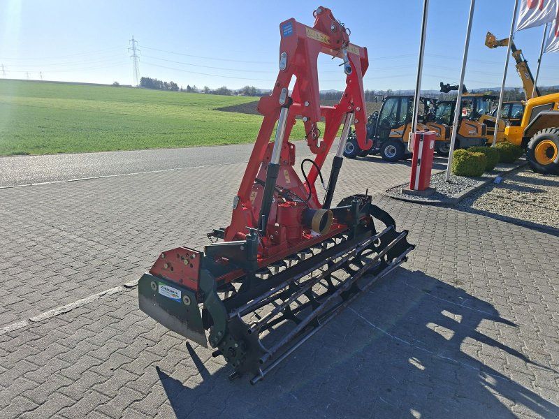 Vogel & Noot TM 250 mit hydraulischen Anbauteilen