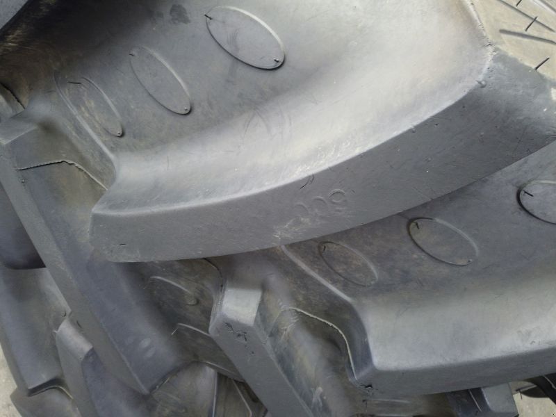 BKT 2 REIFEN 600/70R28 157D,