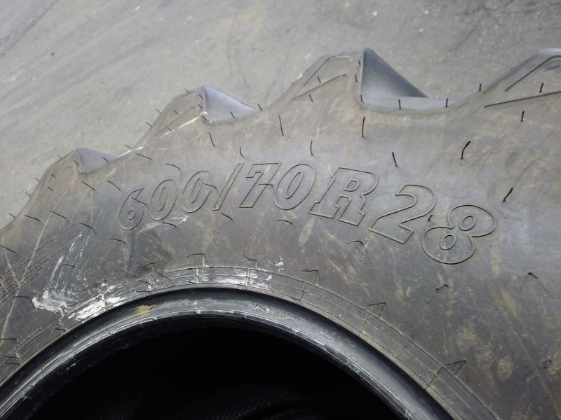 BKT 2 REIFEN 600/70R28 157D,