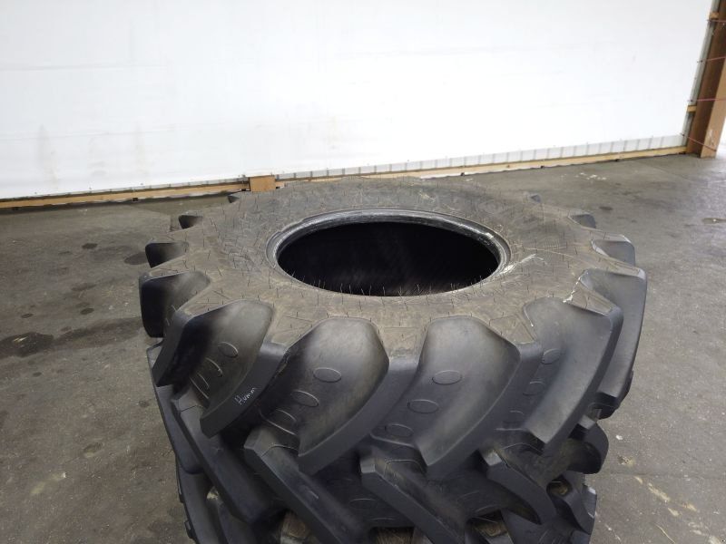 BKT 2 REIFEN 600/70R28 157D,