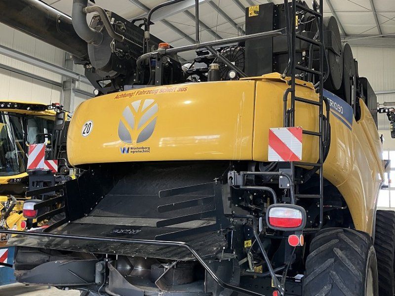 New Holland CR 10.90