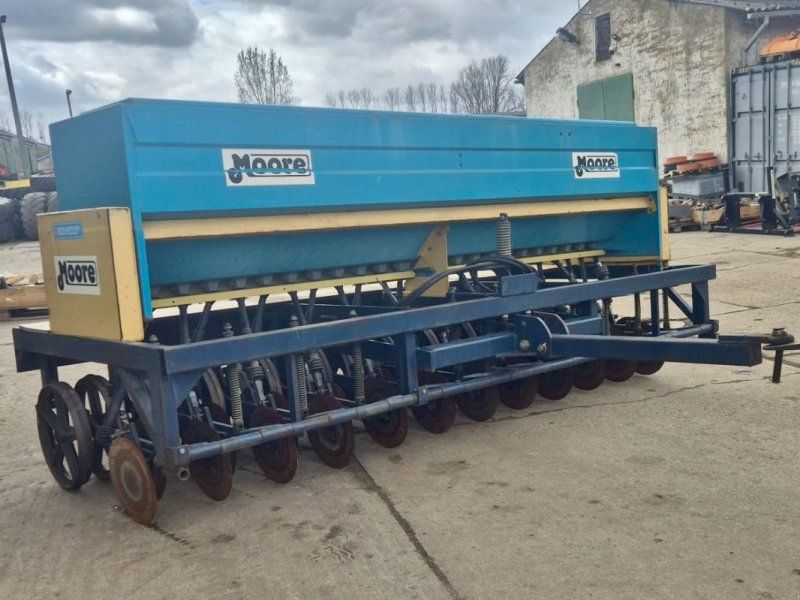 Moore-Unidrill all-till 3m