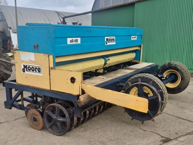 Moore-Unidrill all-till 3m