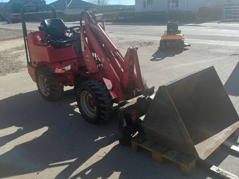 Schäffer 2033 S med skovl og pallegafler