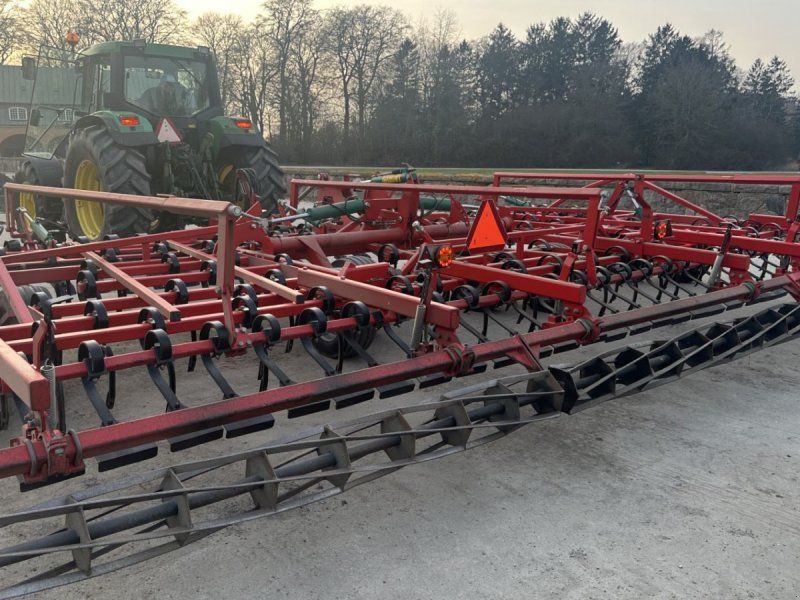 Kverneland Tiger 8 meter. Med rotorsmulrer. Årg2014. Met velholdt harve.