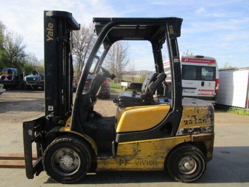 Yale GDP30VX Tripl-Freihub 4,9m + ZINKENVERSTELLE