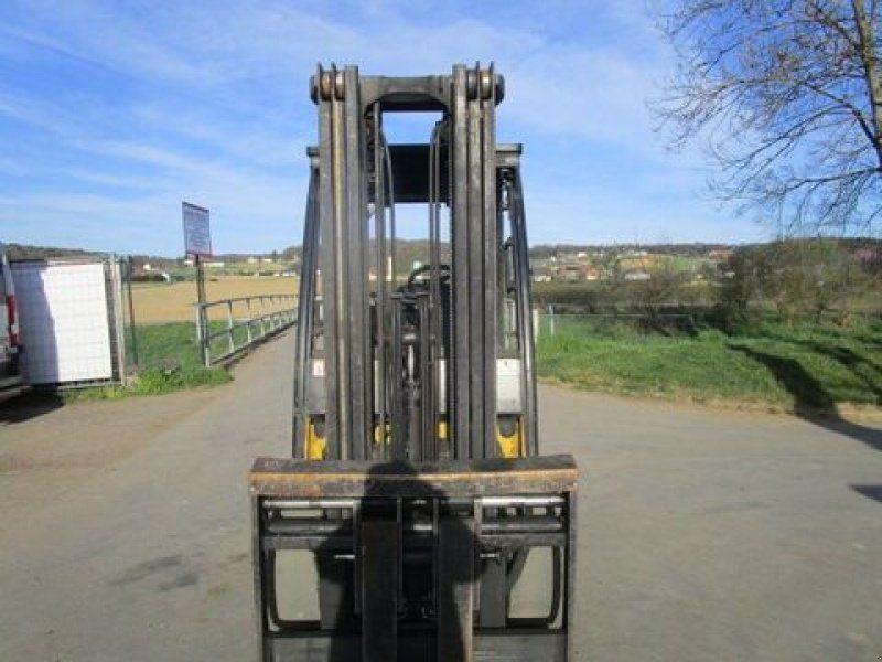 Yale GDP30VX Tripl-Freihub 4,9m + ZINKENVERSTELLE