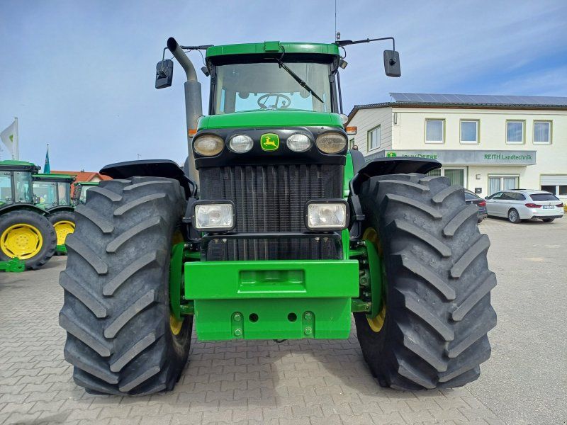 John Deere 8520