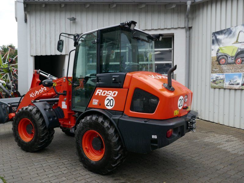 Kubota R090