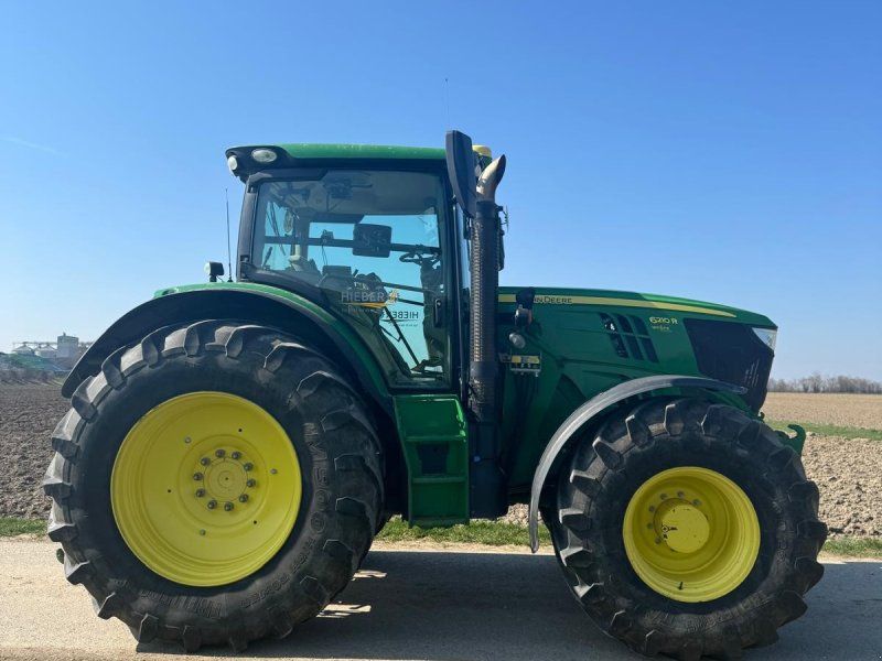 John Deere 6210R