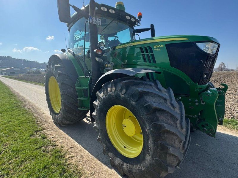 John Deere 6210R