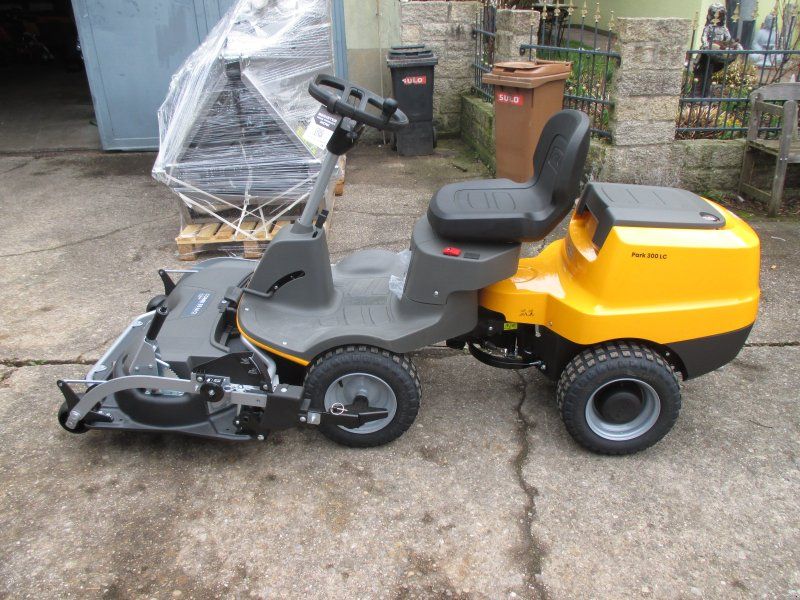 Stiga Frontmäher Park 300 LC Hydrostat m. 85 cm Combimähwerk