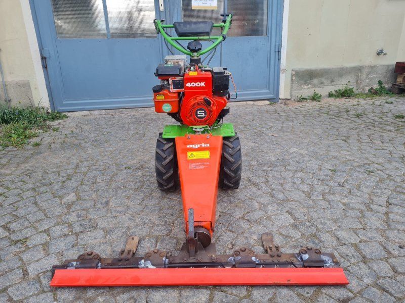Agria 400 K mit 100 cm Messerbalken, 100 cm Kehrmaschine, 60 cm Sichel
