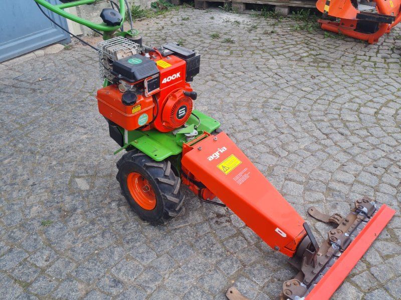 Agria 400 K mit 100 cm Messerbalken, 100 cm Kehrmaschine, 60 cm Sichel