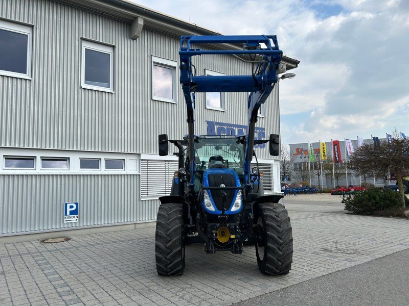 New Holland T 5.140 DCT mit Lenksystem
