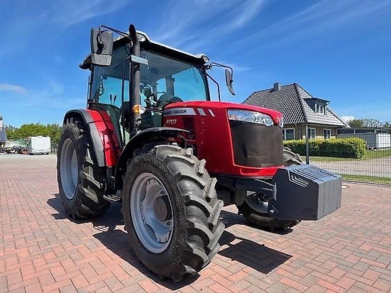Massey Ferguson 4707 mit Power Shuttle + Druckluftbremsanlage