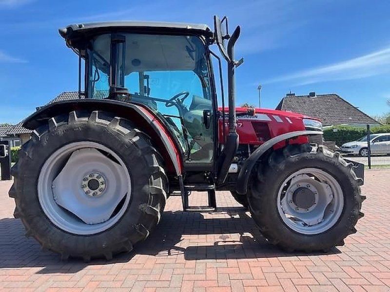 Massey Ferguson 4707 mit Power Shuttle + Druckluftbremsanlage