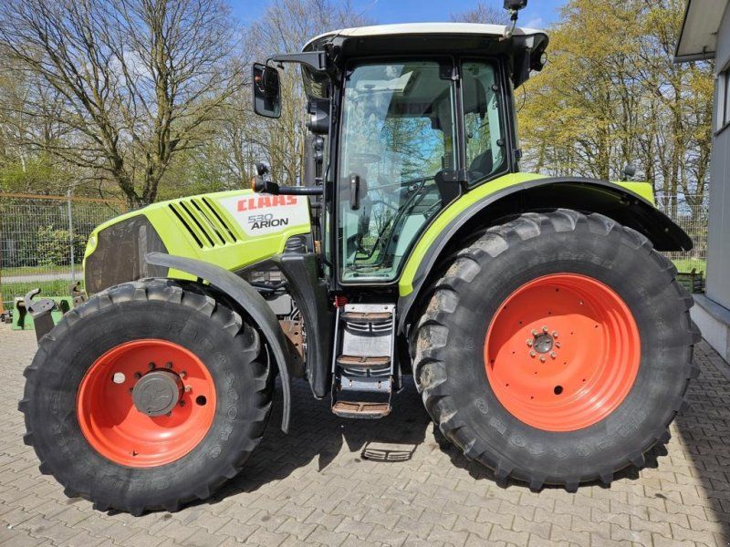 Claas Arion 530