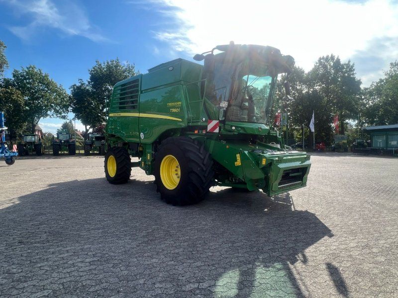 John Deere T560