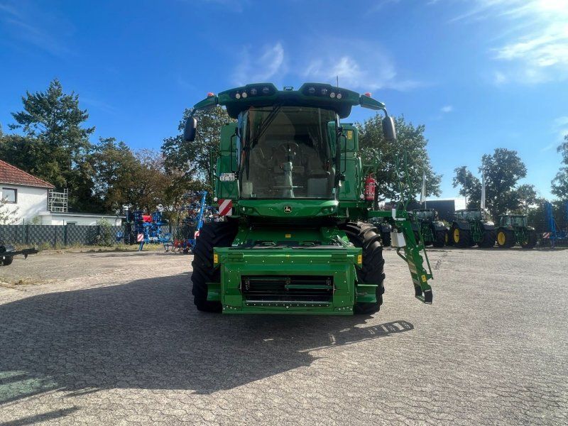 John Deere T560