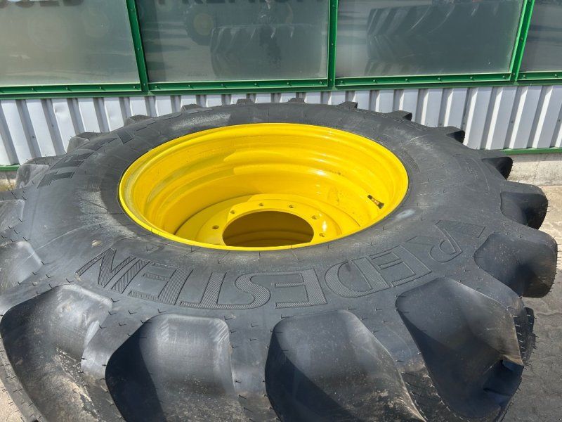 Vredestein 650/65R42 + 600/65R28 Kompletträder