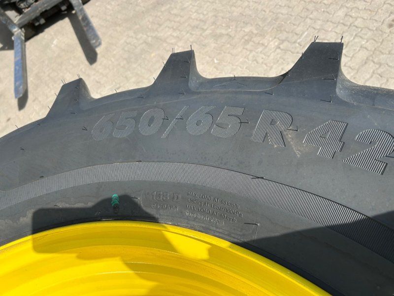 Vredestein 650/65R42 + 600/65R28 Kompletträder