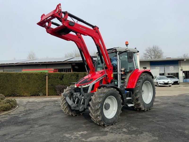 Massey Ferguson 5S.145 DYNA-6