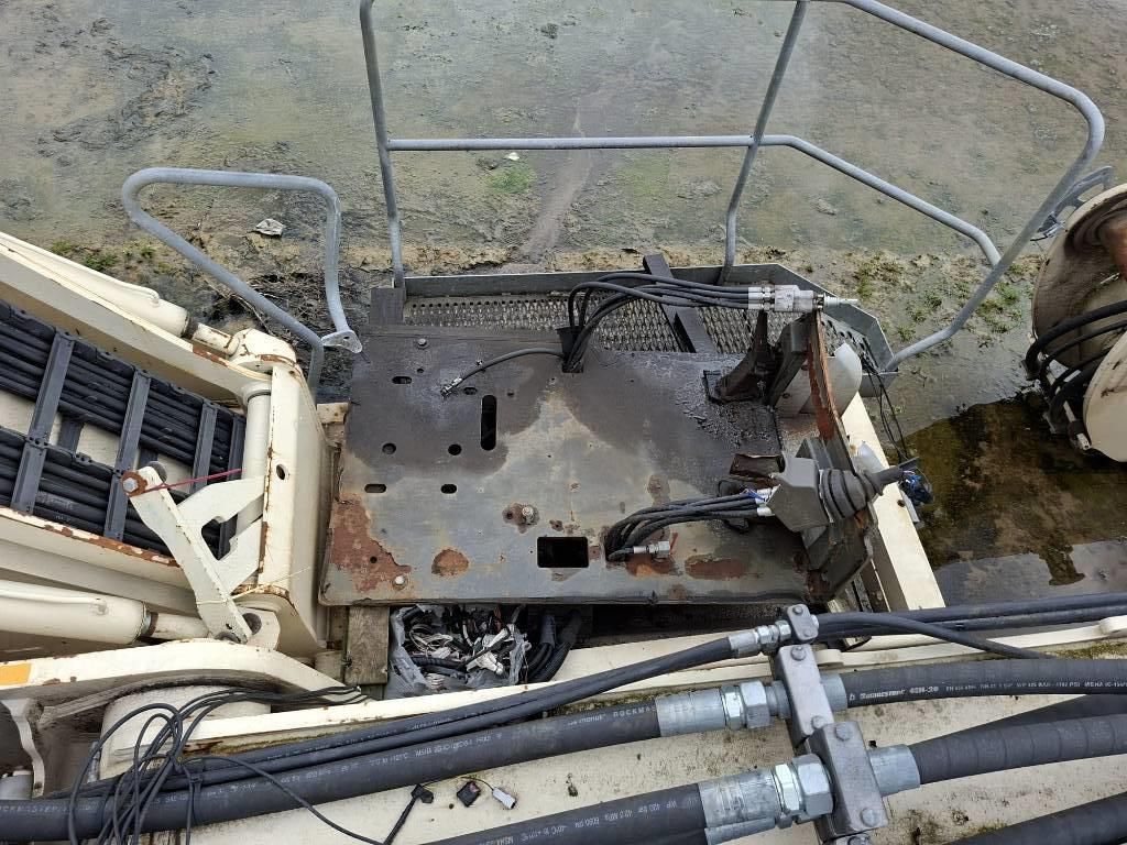Sennebogen 830 E K17 (only upperstructure with damaged cabin)