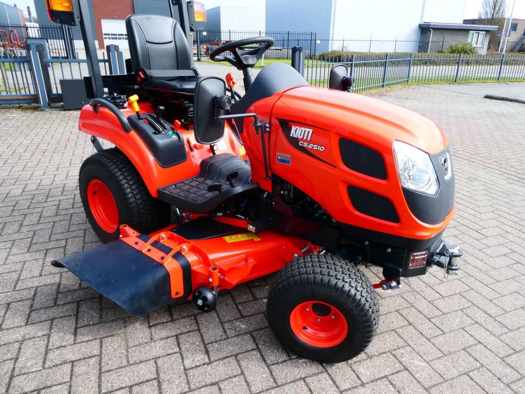 Kioti CS2510 4wd HST / 0001 Draaiuren / Middenmaaidek
