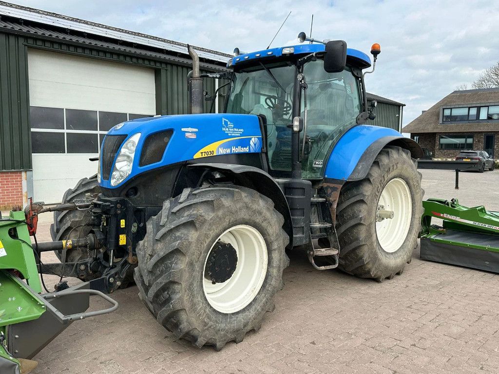 New Holland T7030