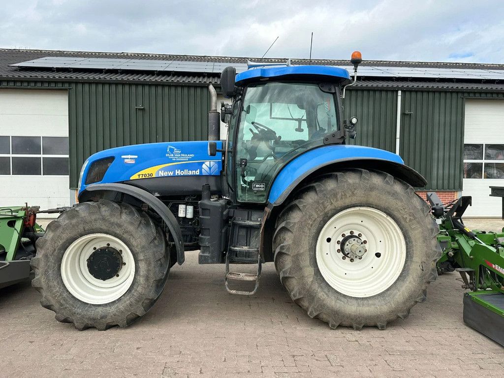 New Holland T7030