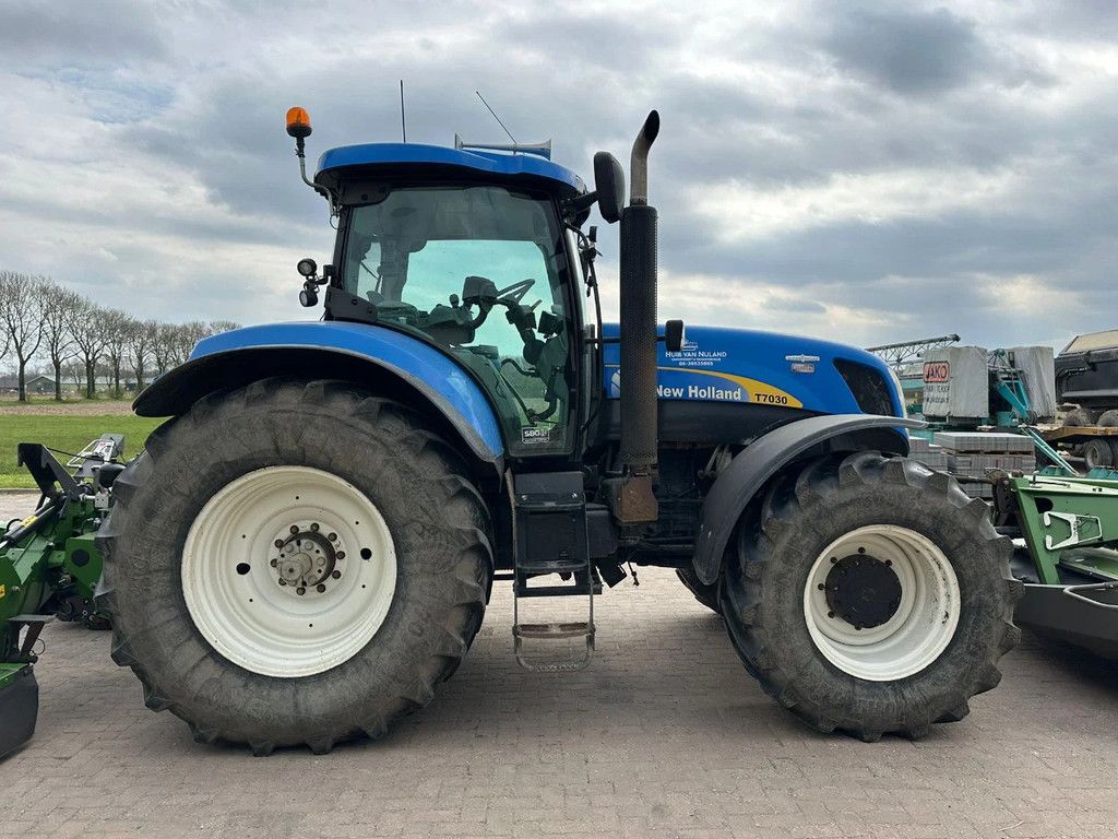New Holland T7030
