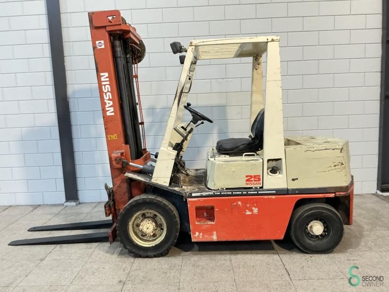 Gabelstapler Diesel Nissan EH02A25U