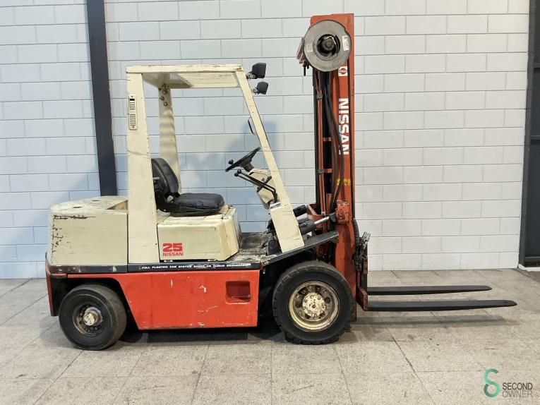 Gabelstapler Diesel Nissan EH02A25U