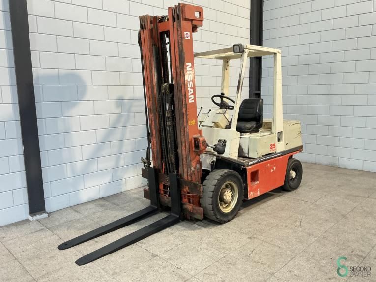 Gabelstapler Diesel Nissan EH02A25U