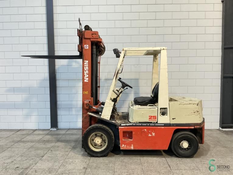Gabelstapler Diesel Nissan EH02A25U