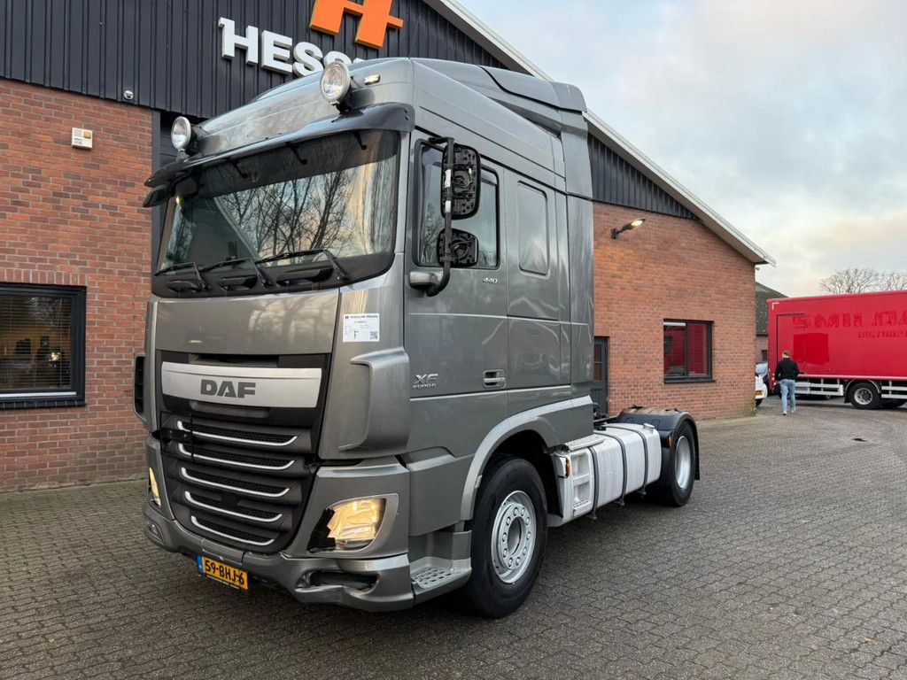 DAF XF 440 4X2 Space Cab Hydraulic NL Truck