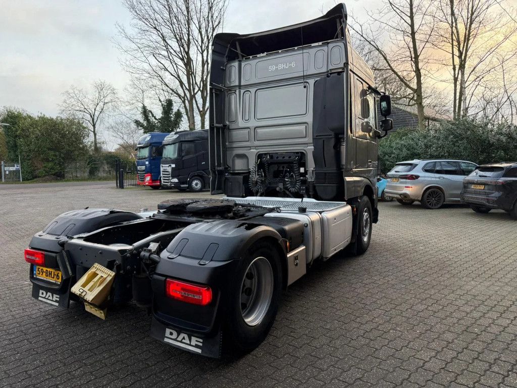DAF XF 440 4X2 Space Cab Hydraulic NL Truck