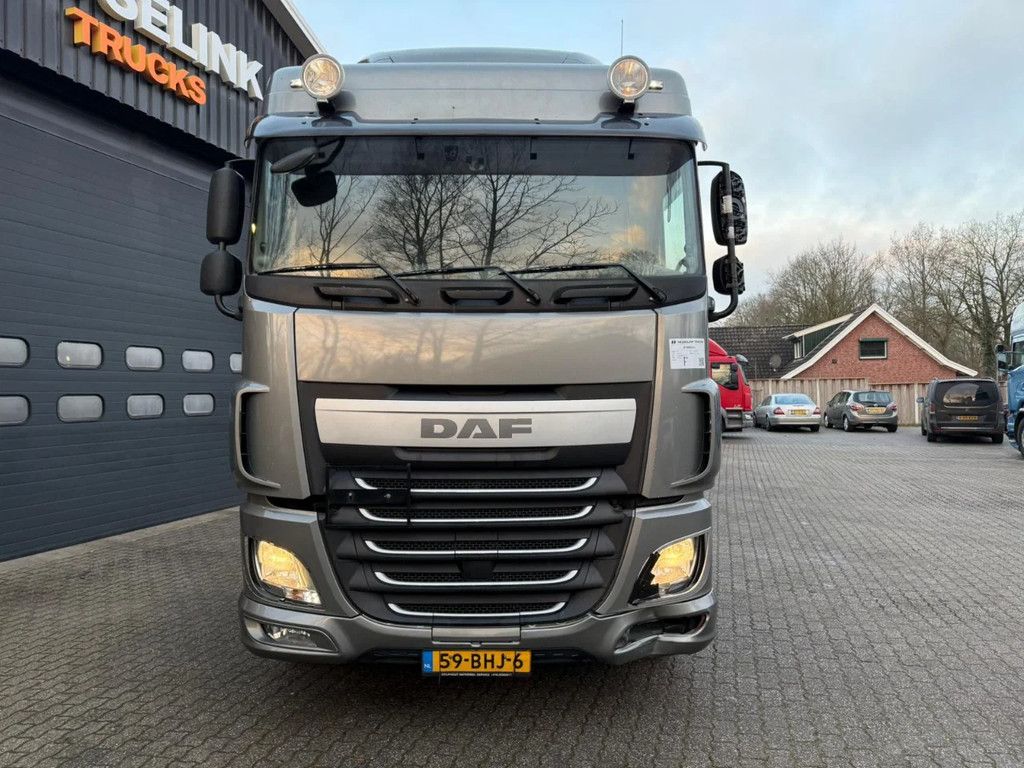 DAF XF 440 4X2 Space Cab Hydraulic NL Truck