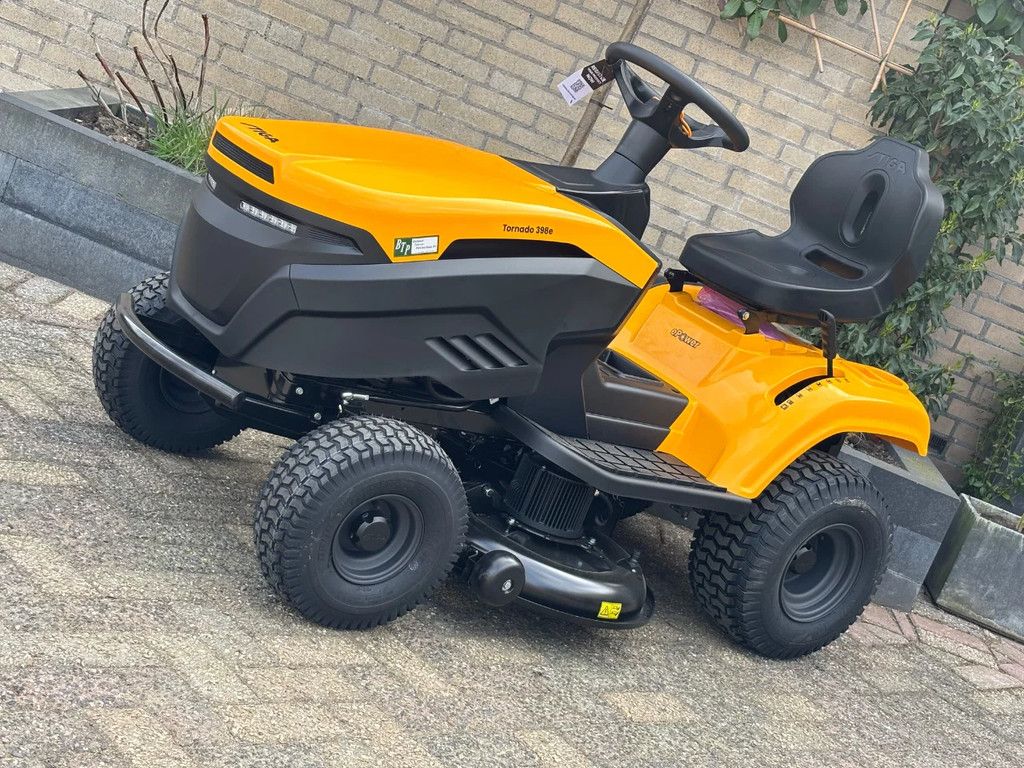 Stiga elektrische accu zitmaaier 398e mulch en zij-uitworp