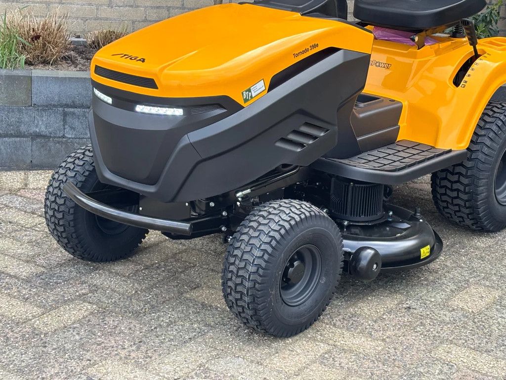 Stiga elektrische accu zitmaaier 398e mulch en zij-uitworp