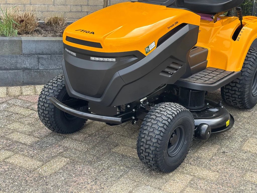 Stiga elektrische accu zitmaaier 398e mulch en zij-uitworp