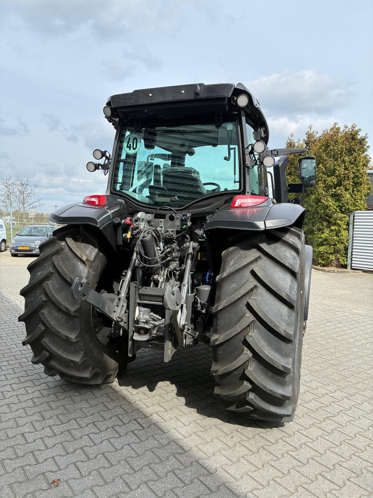 Valtra G125 Active met kruipbak