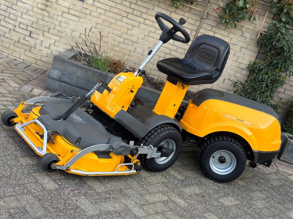 Stiga Gebruikte frontmaaier 2 cil. met stuurbekr. 95cm