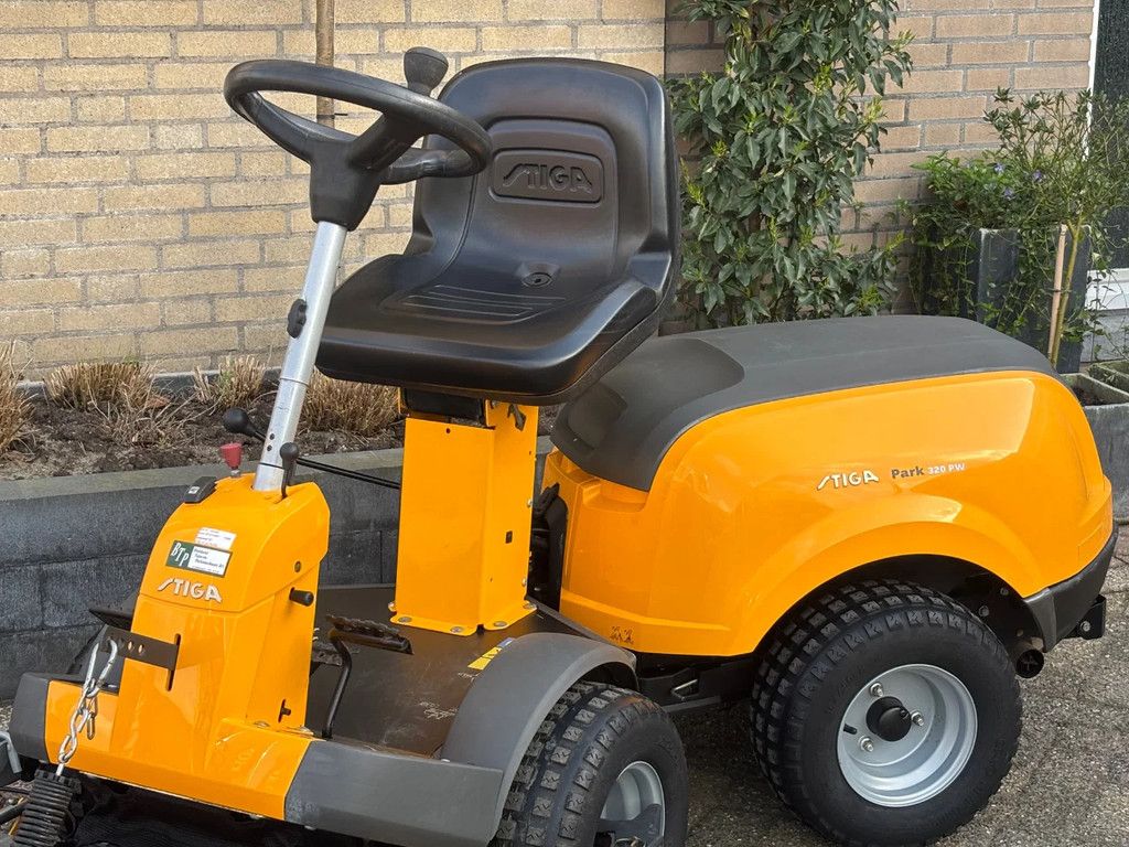 Stiga Gebruikte frontmaaier 2 cil. met stuurbekr. 95cm