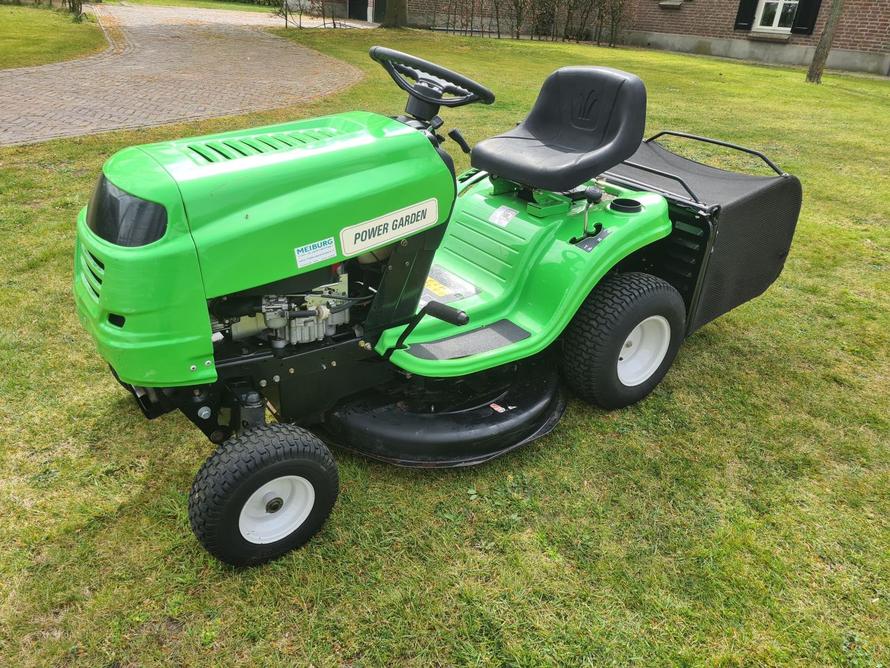 MTD zitmaaier met opvangbak.