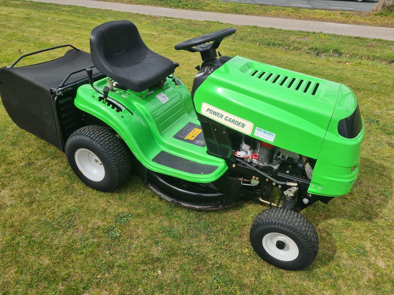 MTD zitmaaier met opvangbak.