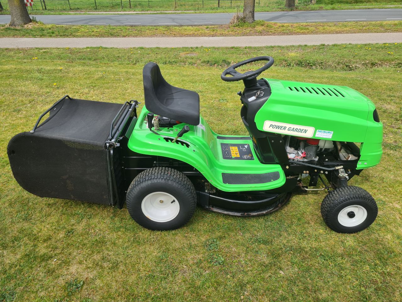 MTD zitmaaier met opvangbak.