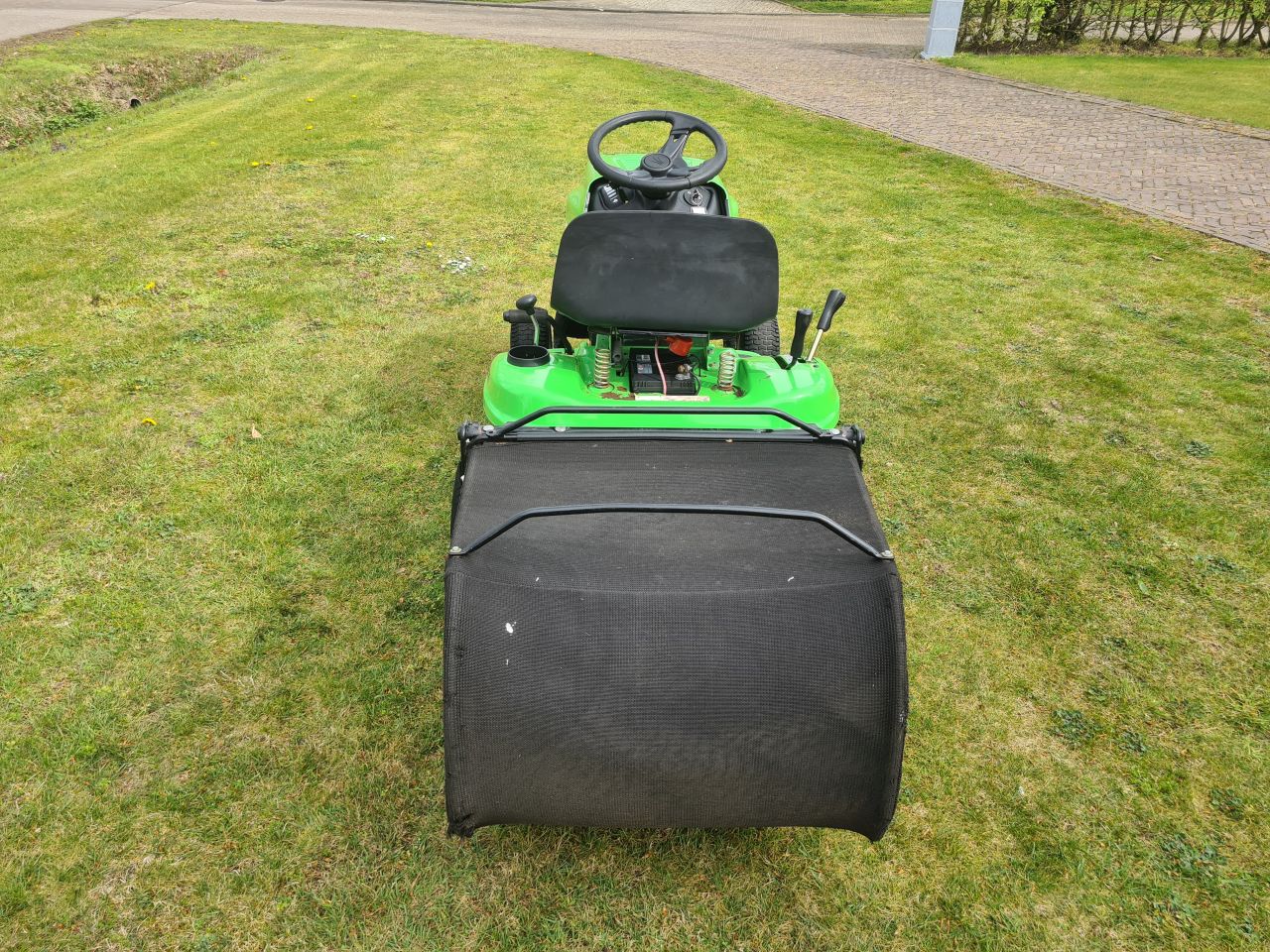 MTD zitmaaier met opvangbak.
