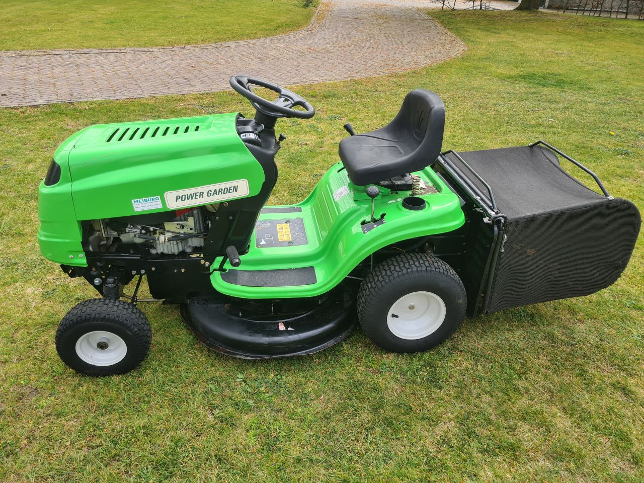 MTD zitmaaier met opvangbak.